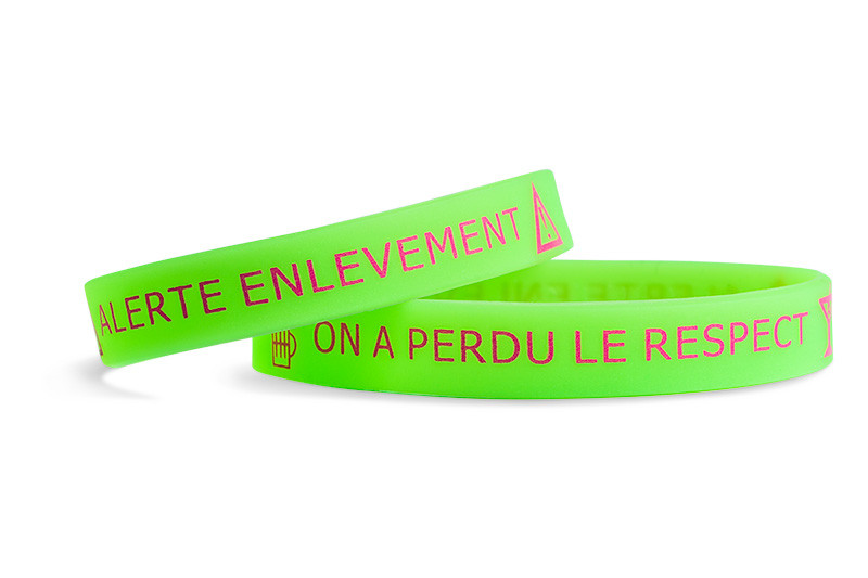 Planen Sie eine Nachtveranstaltung? Dann sollten Sie die Aufmerksamkeit mit den phosphoreszierenden Silikonarmb&auml;ndern auf sich ziehen! Diese preisg&uuml;nstigen und einzigartigen Armb&auml;nder leuchten im Dunkeln und sind in verschiedenen Farben erh&auml;ltlich, auch in Wei&szlig; f&uuml;r einen besonders coolen Look. Sie k&ouml;nnen sogar den Namen Ihrer Firma auf das Armband setzen lassen, um noch mehr Faszination f&uuml;r Ihre Eventpromotion zu erzeugen. Die Silikonarmb&auml;nder sind nicht nur bequem zu tragen, sondern haben auch eine hervorragende Lebensdauer. Profitieren Sie von unserem Angebot und erhalten Sie 100 Armb&auml;nder gratis beim Kauf von 100!