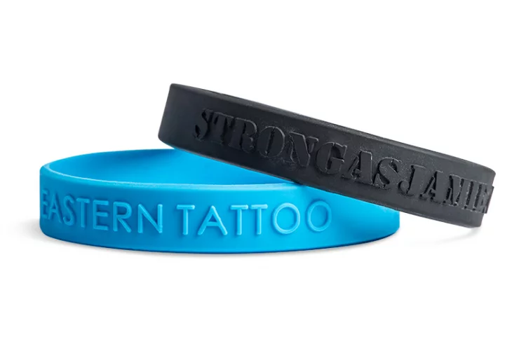 Un bracelet en silicone relief est un incontournable pour votre stratégie de communication. Si vous voulez un objet promotionnel original et abordable, optez pour cet accessoire de mode en relief !