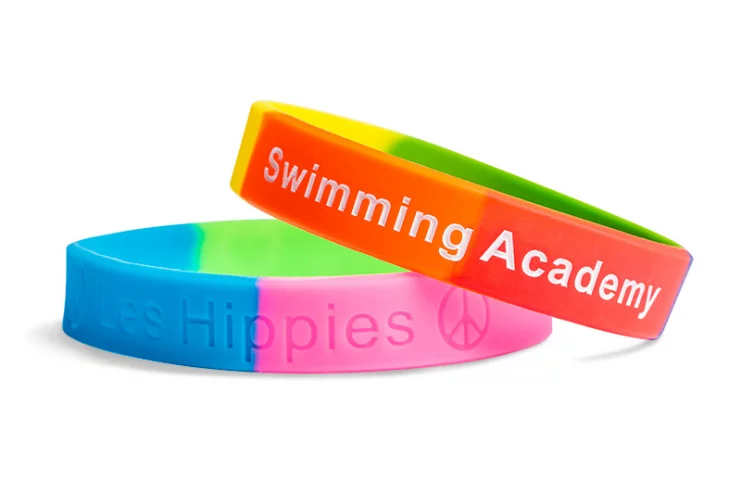 Vous pouvez désormais segmenter chacun de vos bracelets en plastique en utilisant des morceaux de caoutchouc colorés. Cette technique vous permet de créer des bracelets uniques et colorés qui attireront l'attention de tous. Chacun des morceaux de caoutchouc utilisés pour segmenter les bracelets est uniformément réparti sur chaque bracelet en silicone, ce qui garantit une belle présentation et une couleur éclatante. Les bracelets en silicone segmentés sont également très durables et confortables à porter, ils peuvent être utilisés pour diverses fins telles que des soirées, des festivals, des campagnes de marketing, des cadeaux d'affaires, etc. En utilisant cette technique pour segmenter vos bracelets, vous pouvez créer des designs uniques qui se démarquent et attirent l'attention.